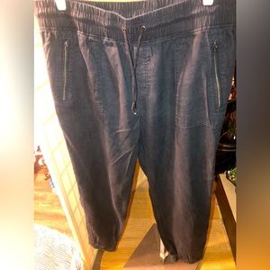 100% linen, drawstring joggers, size 18, front zip up pockets, natural fibers